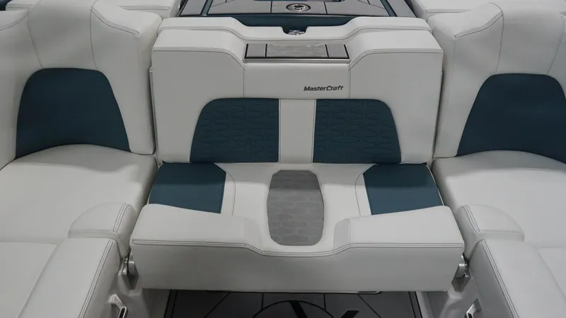 Slide: The Image of MasterCraft X22 2025 - 37