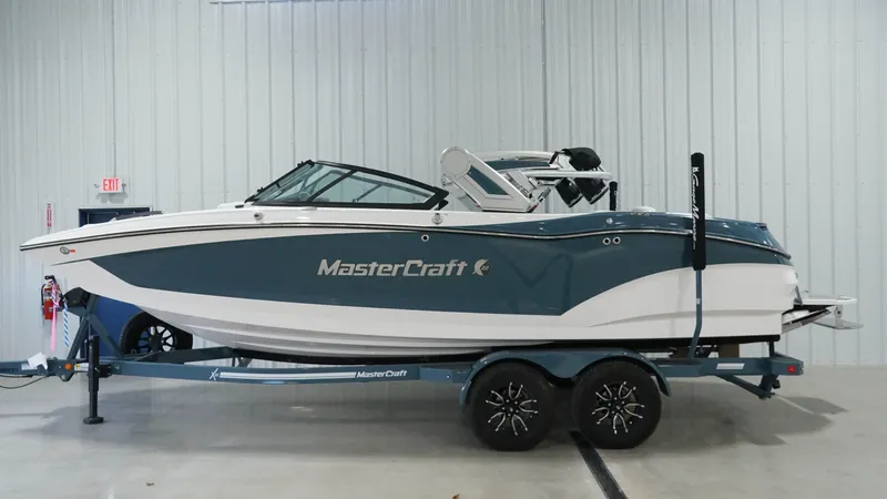 Slide: The Image of MasterCraft X22 2025 - 44
