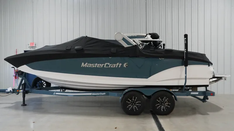 Slide: The Image of MasterCraft X22 2025 - 45