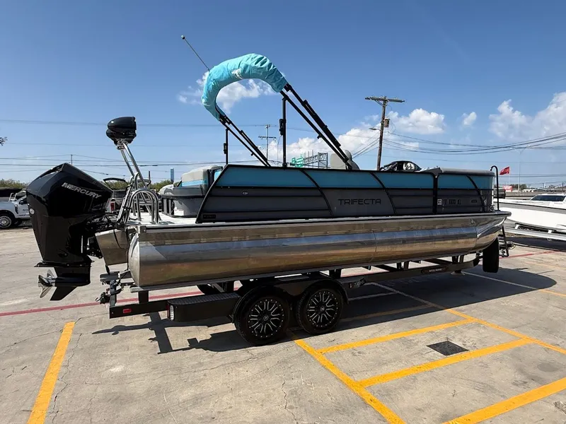 Slide: The Image of Trifecta 24C LE 2.75 2022 - 7