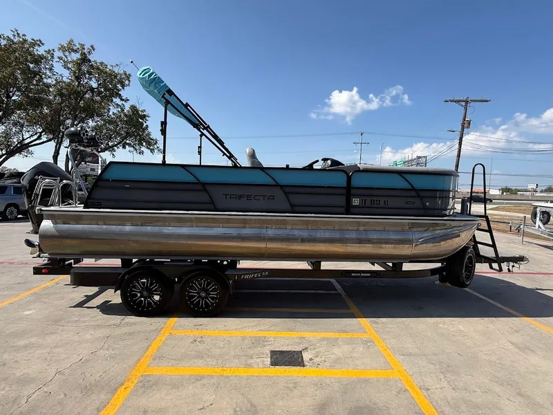 Slide: The Image of Trifecta 24C LE 2.75 2022 - 8