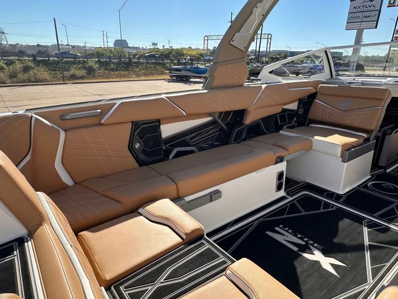 Slide: The Image of Tigé Ultré 25ZX 2024 - 10