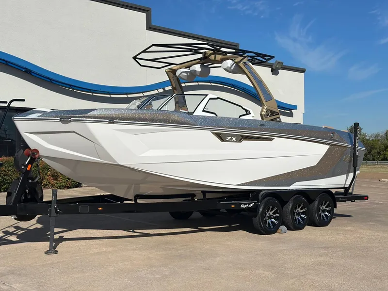 Slide: The Image of Tigé Ultré 25ZX 2024 - 2