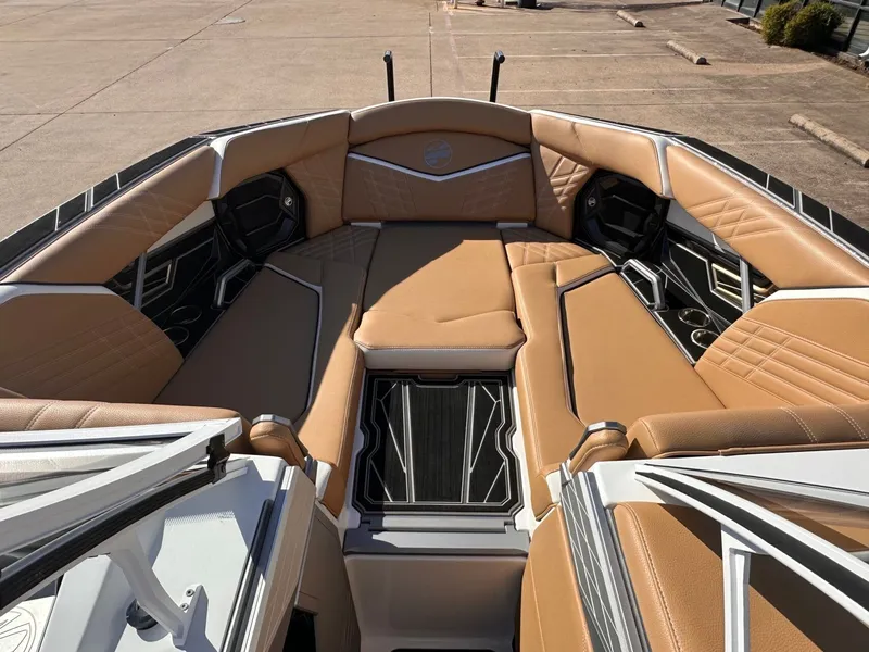 Slide: The Image of Tigé Ultré 25ZX 2024 - 20