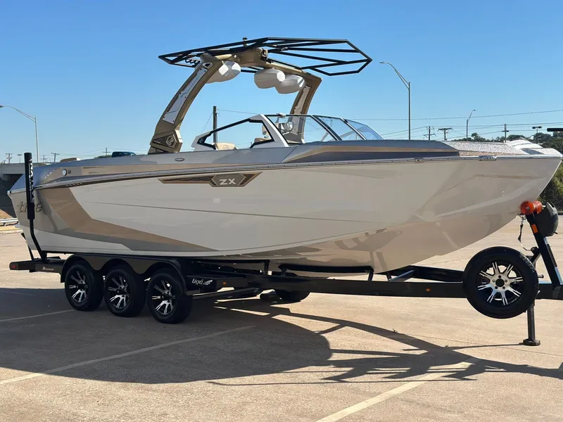 Slide: The Image of Tigé Ultré 25ZX 2024 - 6