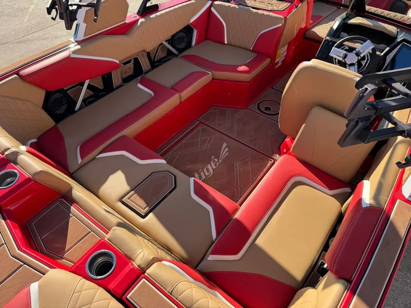 Slide: The Image of Tigé 22RZX 2023 - 10