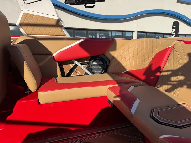 Slide: The Image of Tigé 22RZX 2023 - 16