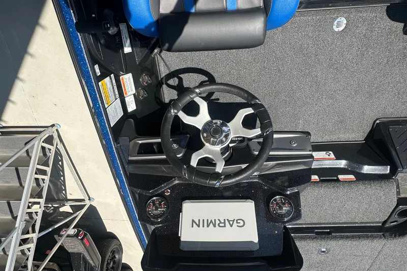 Slide: The Image of Overhead view of 2026 Nitro Z20 XL Pro boat cockpit with Garmin navigation system. - 7