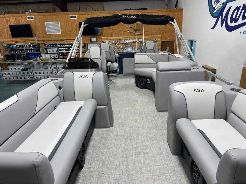 Slide: The Image of Avalon Venture Rear Fish - 21' 2025 - 8