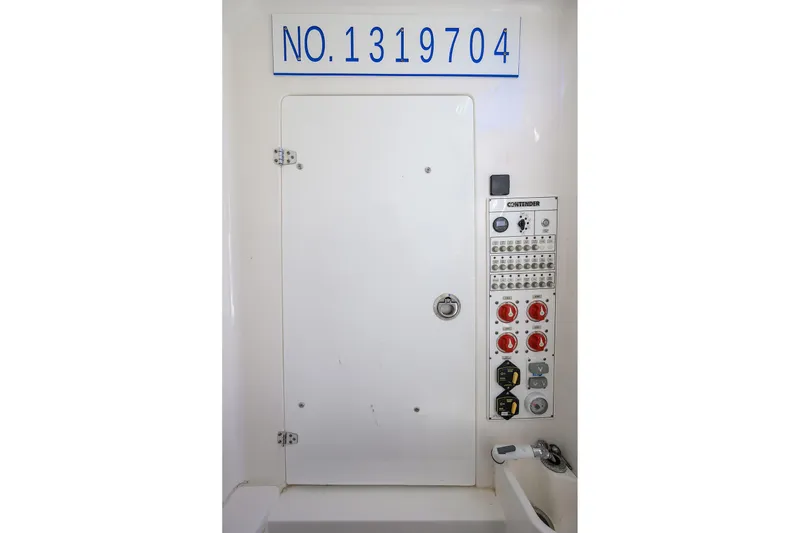 Slide: The Image of Control panel of 2021 Contender 35 ST boat with registration number 1319704. - 39