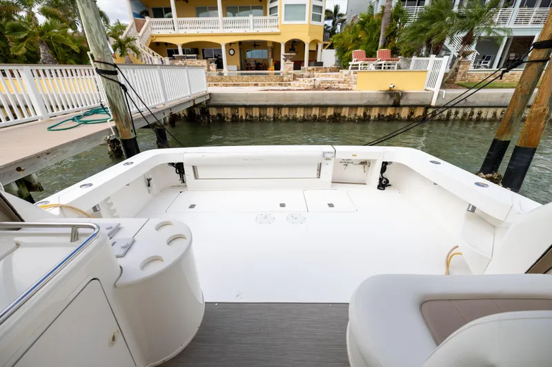 Slide: The Image of 2000 Sea Ray 370 Express Cruiser's spacious deck at a dockside location. - 7