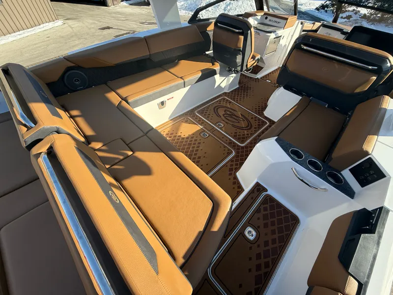 Slide: The Image of Cobalt R31 Surf 2026 - 725