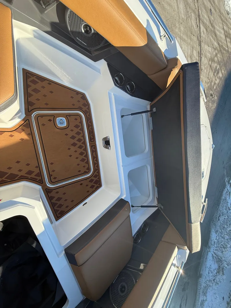 Slide: The Image of Cobalt R31 Surf 2026 - 774