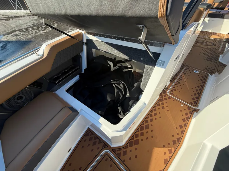 Slide: The Image of Cobalt R31 Surf 2026 - 776