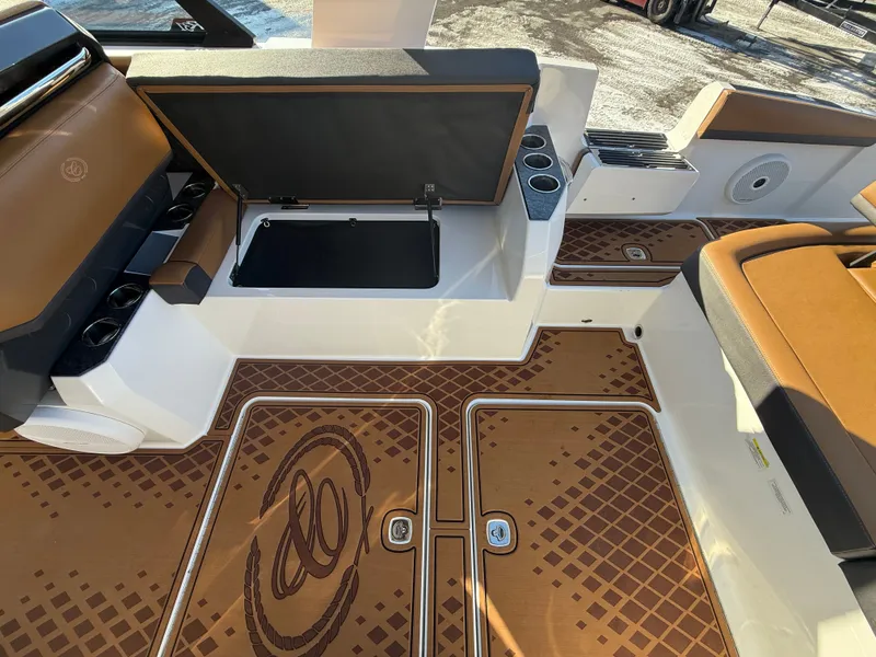 Slide: The Image of Cobalt R31 Surf 2026 - 907