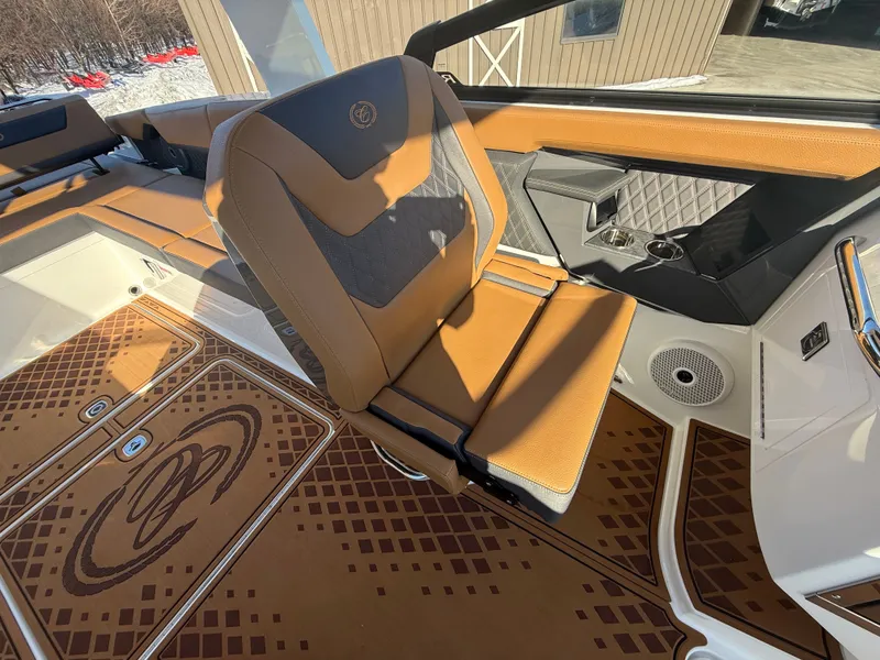 Slide: The Image of Cobalt R31 Surf 2026 - 916