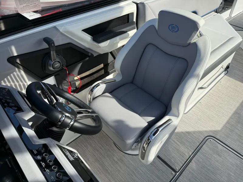 Slide: The Image of Cobalt R8 Surf 2024 - 290