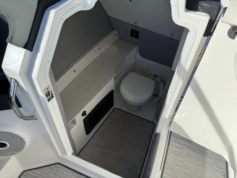 Slide: The Image of Cobalt R8 Surf 2024 - 340