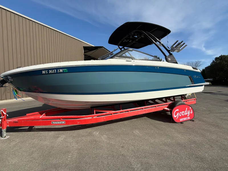 Slide: The Image of Cobalt R8 Surf 2024 - 381