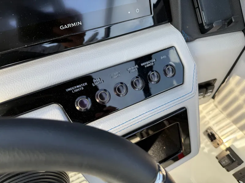 Slide: The Image of Cobalt R8 Surf 2024 - 395