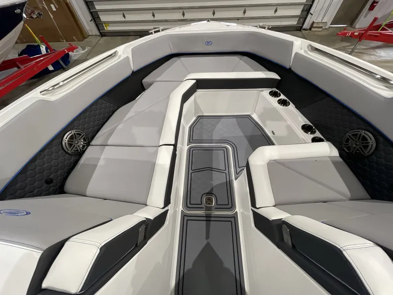 Slide: The Image of Cobalt R8 Surf 2022 - 79