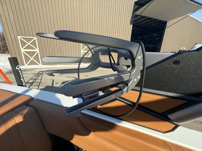 Slide: The Image of Malibu Wakesetter 21 LX 2026 - 1028