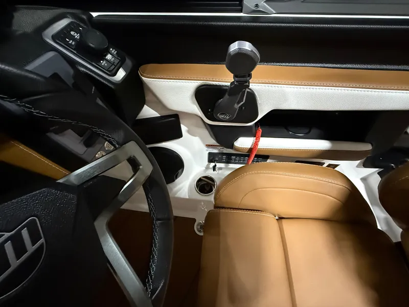 Slide: The Image of Malibu Wakesetter 22 LSV 2026 - 834