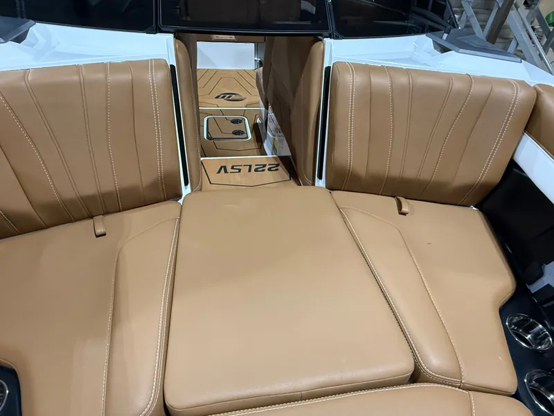 Slide: The Image of Malibu Wakesetter 22 LSV 2026 - 933