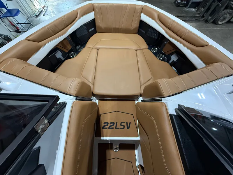 Slide: The Image of Malibu Wakesetter 22 LSV 2026 - 945