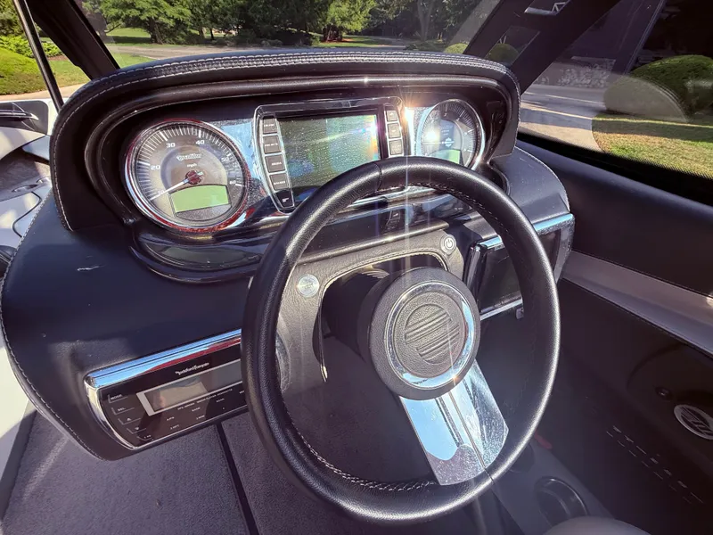 Slide: The Image of Malibu Wakesetter 23 LSV 2013 - 690