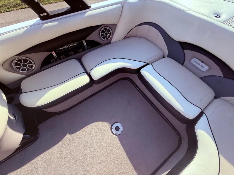 Slide: The Image of Malibu Wakesetter 23 LSV 2013 - 745