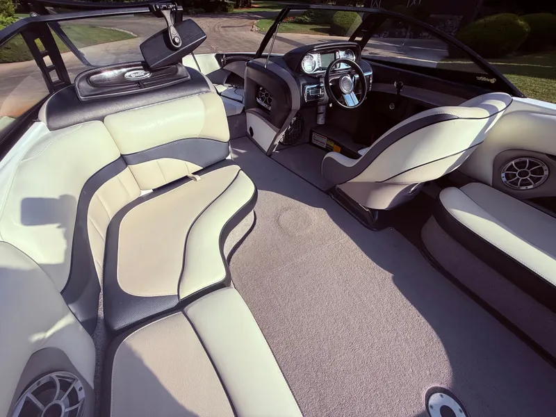 Slide: The Image of Malibu Wakesetter 23 LSV 2013 - 748