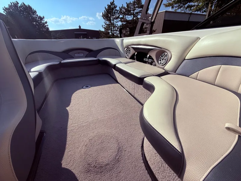 Slide: The Image of Malibu Wakesetter 23 LSV 2013 - 856