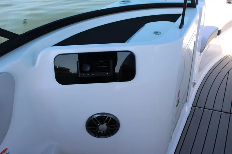 Slide: The Image of Sea Ray SDX 230 Outboard 2026 - 36