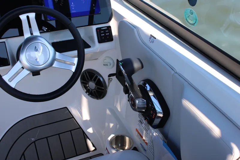 Slide: The Image of Sea Ray SDX 230 Outboard 2026 - 34