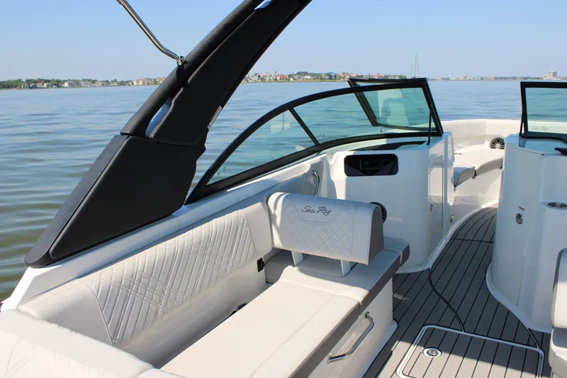 Slide: The Image of Sea Ray SDX 230 Outboard 2026 - 42