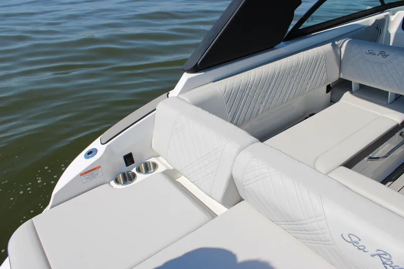 Slide: The Image of Sea Ray SDX 230 Outboard 2026 - 38