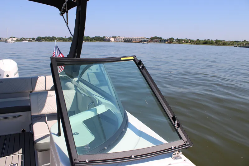 Slide: The Image of Sea Ray SDX 230 Outboard 2026 - 68
