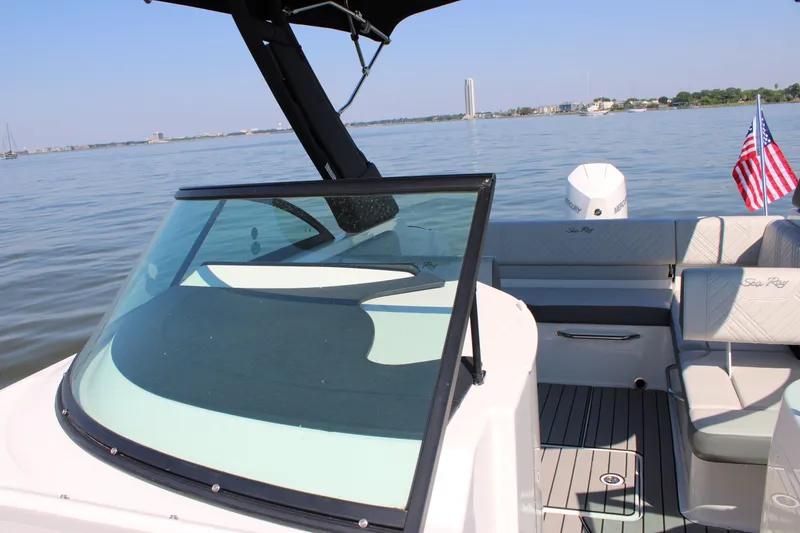 Slide: The Image of Sea Ray SDX 230 Outboard 2026 - 75