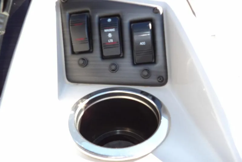 Slide: The Image of Control panel and cup holder on 2022 Bennington 20 SVF boat. - 33