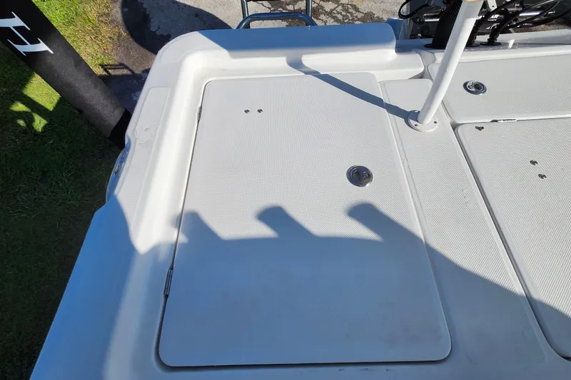 Slide: The Image of 2026 Savannah 220 IS boat deck with storage hatch and clean design. - 33