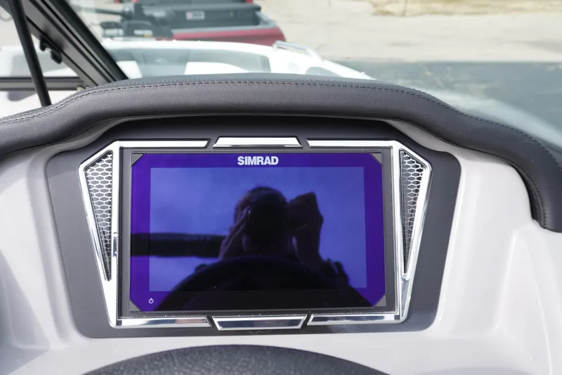 Slide: The Image of Simrad display on 2026 Chaparral 21 SSi Ski & Fish boat dashboard. - 14