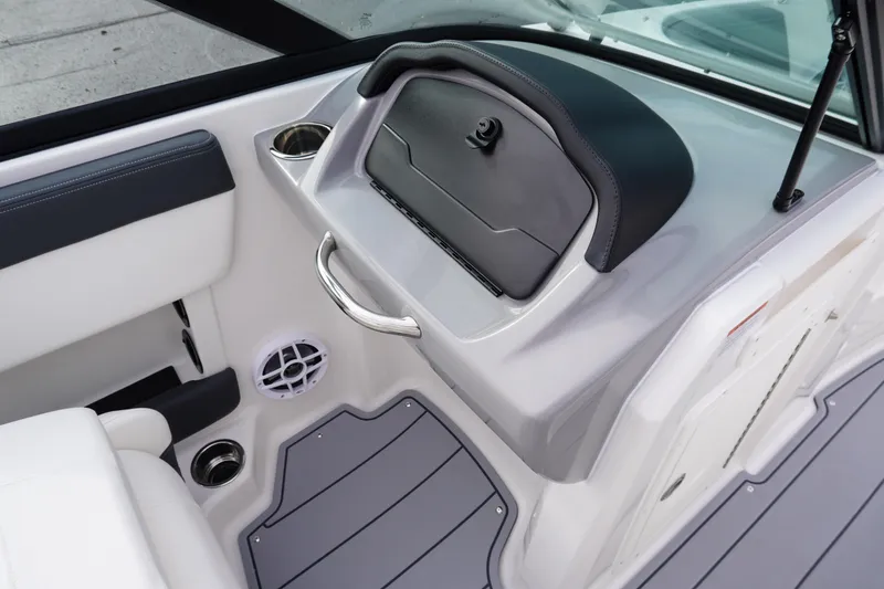 Slide: The Image of Interior of 2026 Chaparral 21 SSi Ski & Fish boat, featuring sleek design and modern amenities. - 39