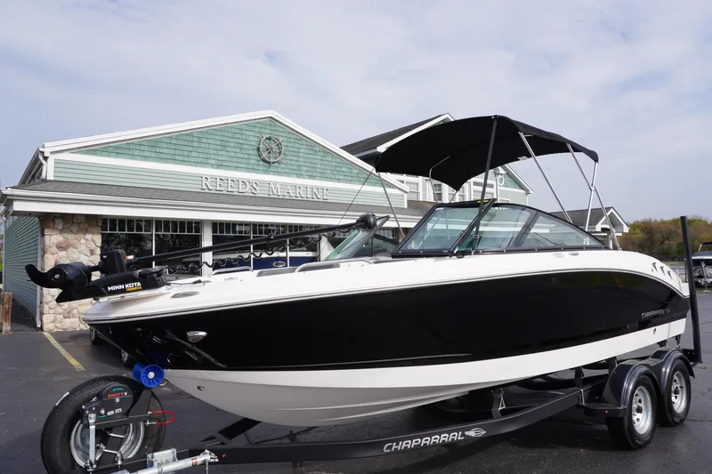 Slide: The Image of 2026 Chaparral 21 SSi Ski & Fish boat at Reed's Marine dealership. - 5
