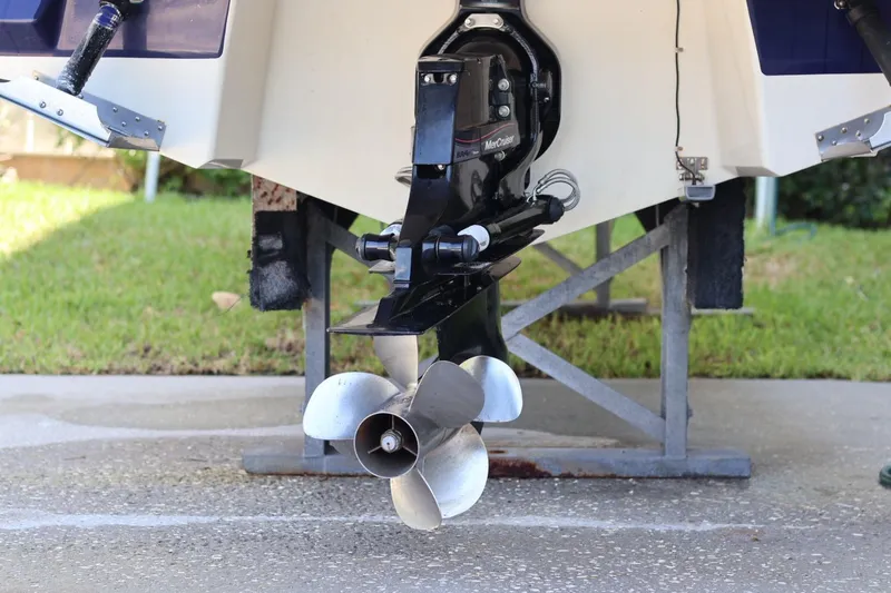 Slide: The Image of Rear view of 2010 Monterey 254FS boat with MerCruiser outdrive and propeller. - 9