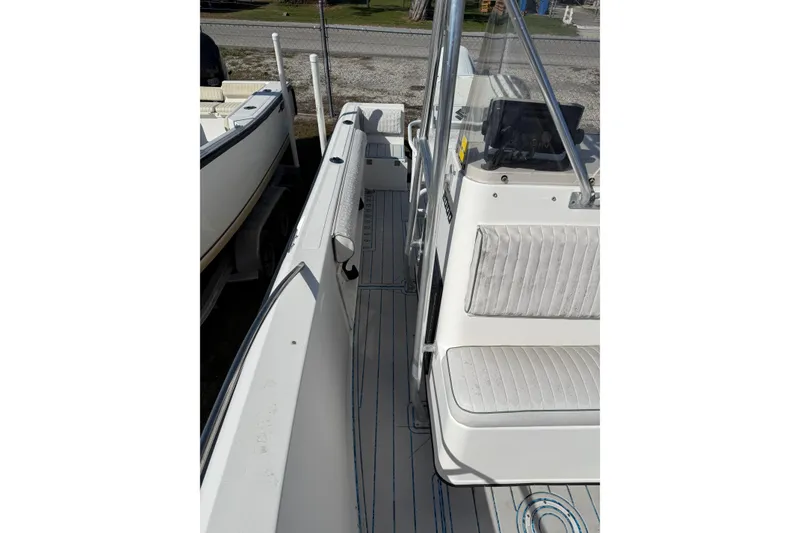Slide: The Image of 1997 Hydra-Sports 2000 CC boat interior with seating and console view. - 4