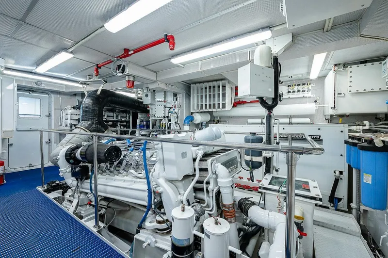 Slide: The Image of Christensen 141 Raised Pilothouse 2000 - 80