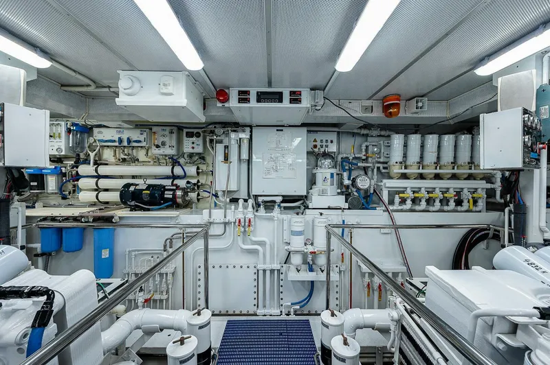 Slide: The Image of Christensen 141 Raised Pilothouse 2000 - 82