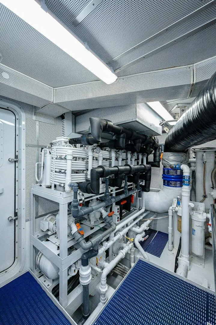 Slide: The Image of Christensen 141 Raised Pilothouse 2000 - 84