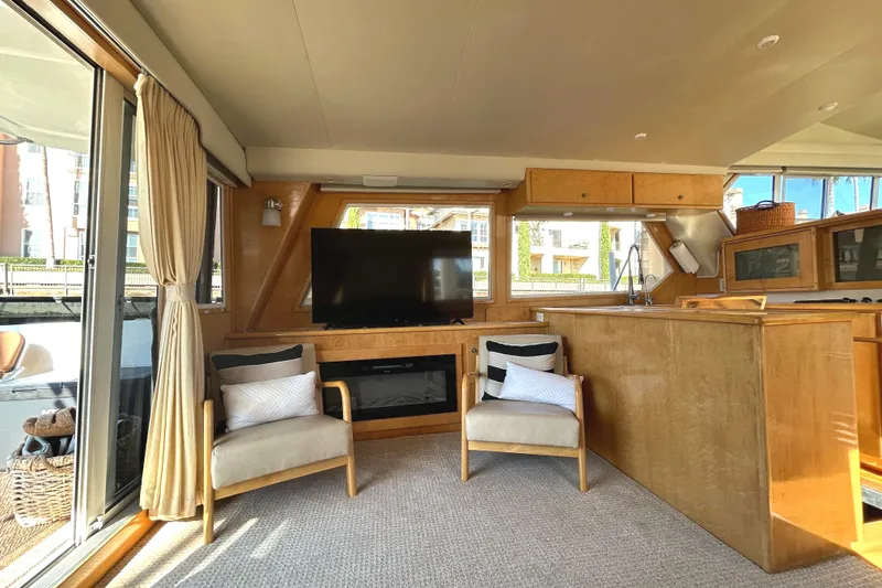 Slide: The Image of Salon port side - 10